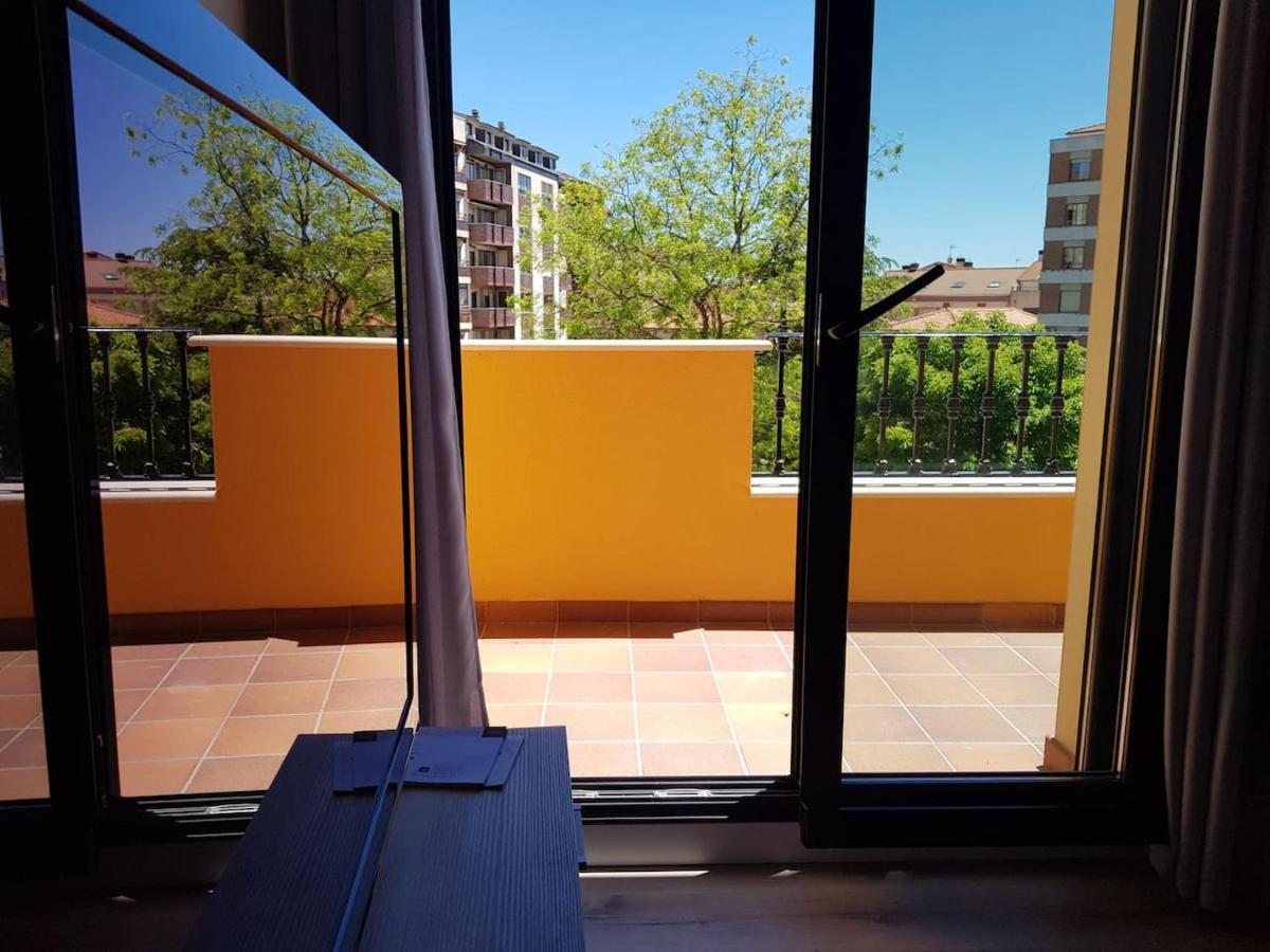Apartamentos Aranda - Atico Duero อารันดา เด ดวยโร ภายนอก รูปภาพ